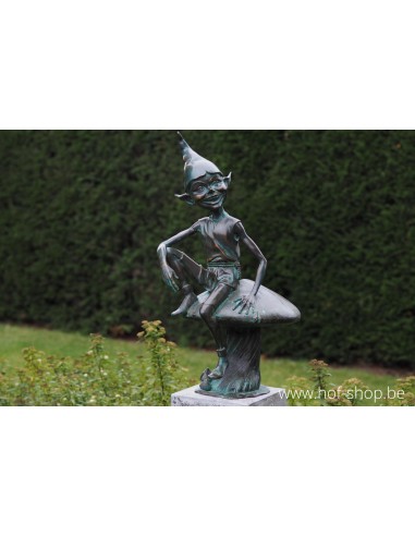 Pixie op paddenstoel - bronzen beeld