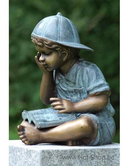 Lezende jongen - bronzen beeld (AN0143BR-V)