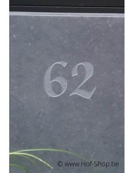 Gravure: nummer op brievenbus Sevilla Parcel (lettertype Martien Van Alem )